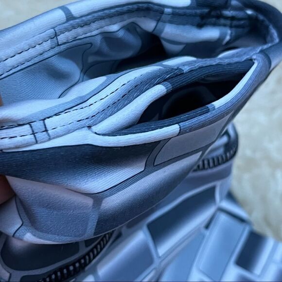 CompressionZ Gray Brick Print Full Length Leggings S - Picture 3 of 4